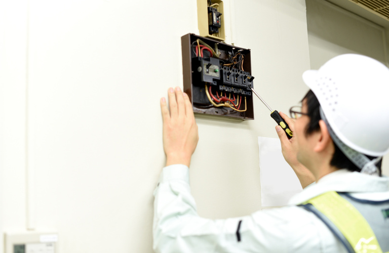 異業種からの転職で工事に挑戦したい方を歓迎 | 三鷹で電気工事の求人なら株式会社PROGRESS